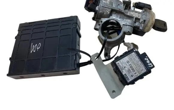 Mitsubishi Pajero Engine ECU kit and lock set MK386857 MR587673 X1T15971M