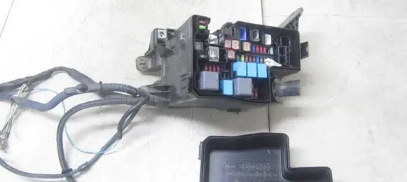 Toyota RAV 4 (XA40) Fuse box set