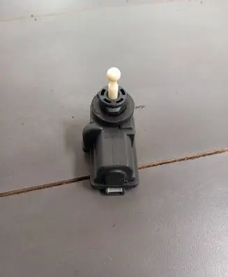 Headlight level adjustment motor