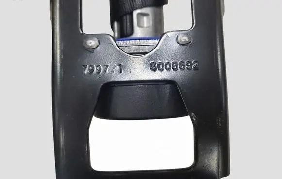 Volvo V50 Front seatbelt 8639692