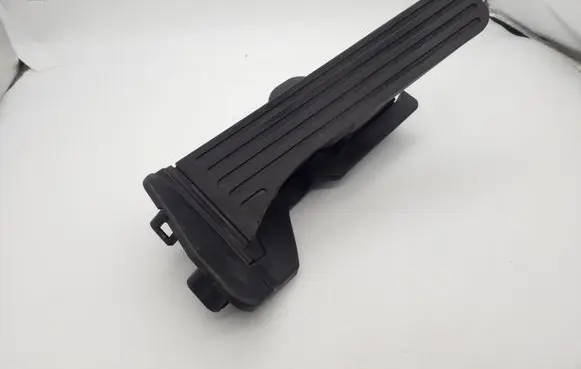 Volkswagen PASSAT B7 Accelerator throttle pedal 1K2721503AE 6PV01104000