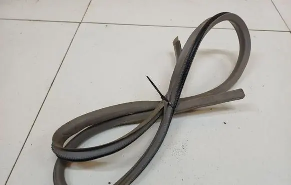 Subaru Forester SG Rubber seal front coupe door