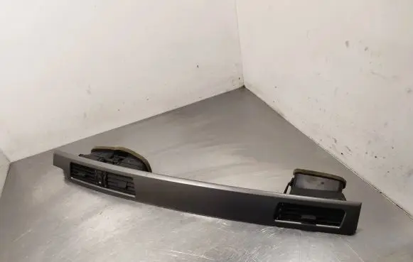 BMW 5 E60 E61 Dash center air vent grill 7129233 528506