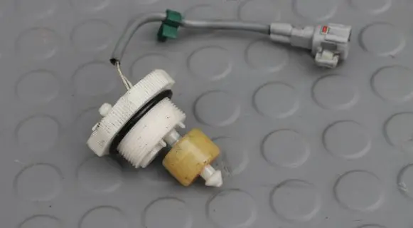 Mazda CX-5 Fuel temperature sensor CZUJNIKWODY