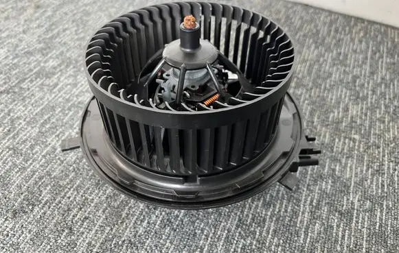 Volkswagen Golf VII Heater fan/blower 5Q1819021F T1018602M