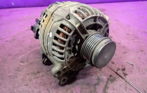 Audi A4 S4 B5 8D Generator/alternator 