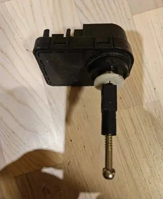 Opel Vectra B Headlight level adjustment motor 007457-00