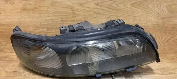 Volvo V70 Headlight/headlamp 8693548