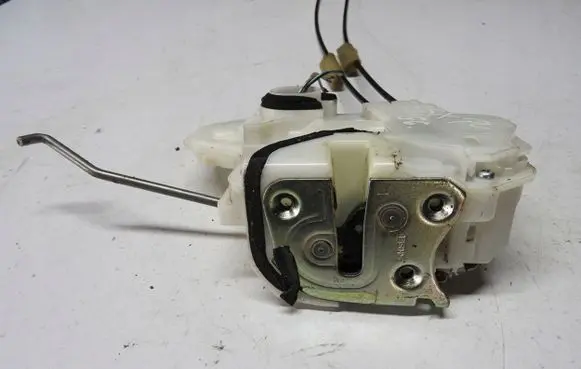 Mitsubishi ASX Front door lock 7405A36t8
