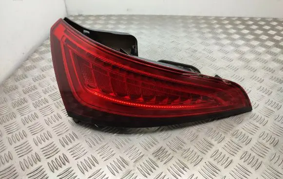 Tailgate rear/tail lights