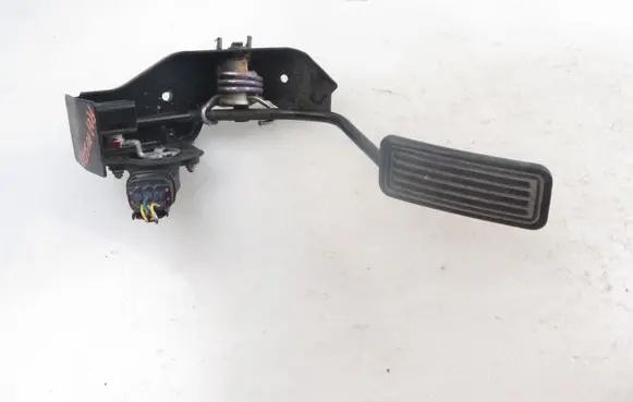 Toyota Avensis T250 Accelerator throttle pedal 1983003041 8928152021