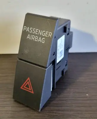 Skoda Octavia Mk3 (5E) Hazard light switch 5E0953507E 101213651