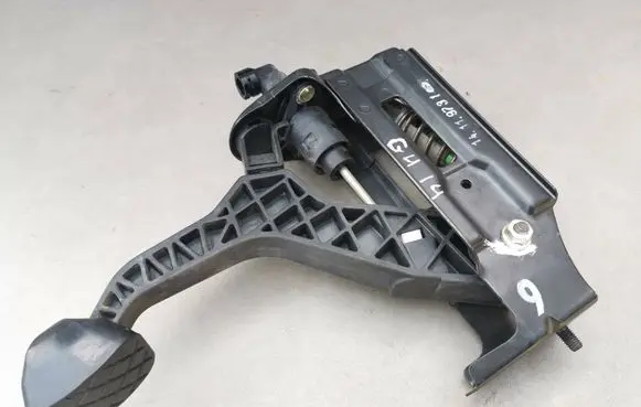 Volkswagen Golf IV Clutch pedal 1J1721321C