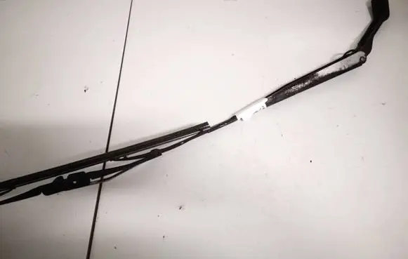 Honda CR-V Front wiper blade arm
