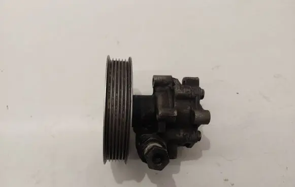 Audi A4 S4 B7 8E 8H Power steering pump 06B145255