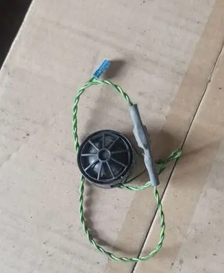 Front door high frequency speaker