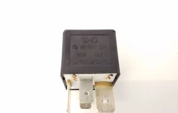 Volkswagen PASSAT B5 Other relay 899511000 443951253J