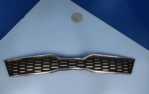 Front bumper upper radiator grill