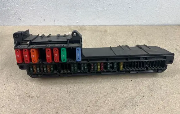 BMW 5 E60 E61 Fuse module 6957330