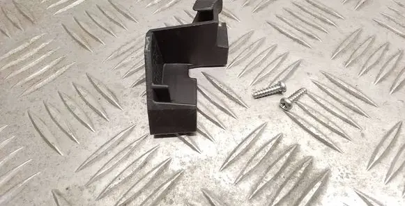 Headlight/headlamp mounting bracket