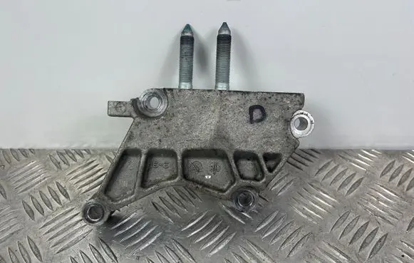 KIA Sorento Engine mounting bracket