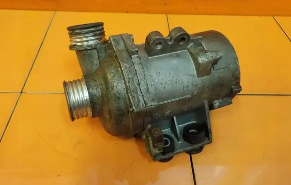 BMW 3 E90 E91 Water pump 4XZ4