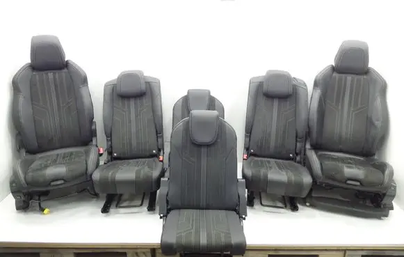 Peugeot 5008 II Seat set