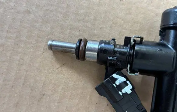 Volkswagen Arteon Fuel injector 06L906031A