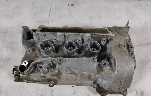Renault Twingo III Rocker cam cover 132652175R