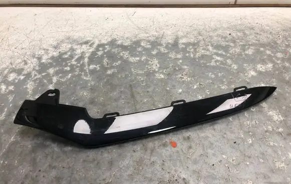 Front bumper splitter molding