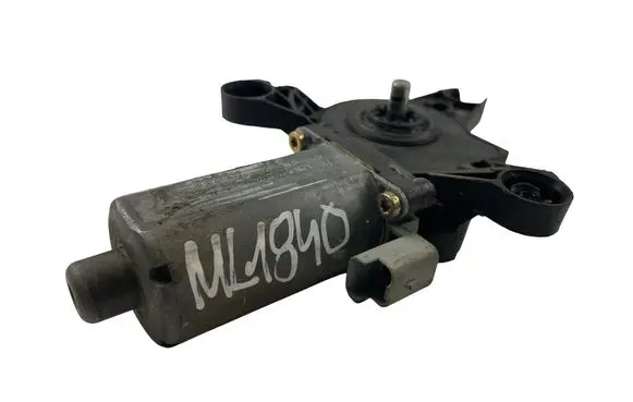 Peugeot 306 Front door window regulator motor 0130821649