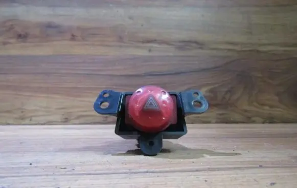 Nissan Almera N16 Hazard light switch