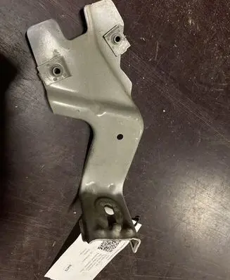 Opel Insignia A Fender mounting bracket