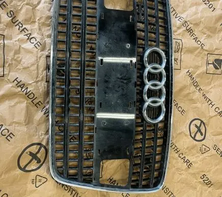 Audi Q7 4L Front bumper upper radiator grill 4L0853651A