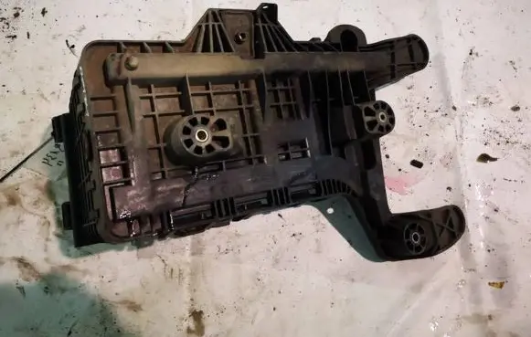 Volkswagen PASSAT B6 Battery box tray 1k0915333c