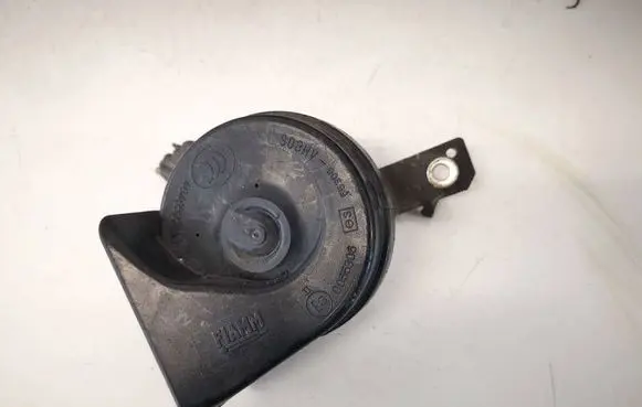 Volvo V70 Horn signal E3005306