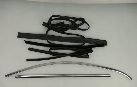 Nissan Qashqai Front door glass trim molding