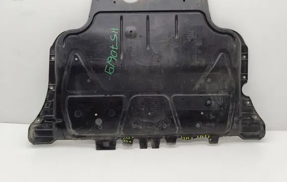 Volkswagen Golf VII Engine splash shield/under tray 5Q0825236