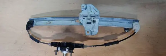 Rear door manual window regulator
