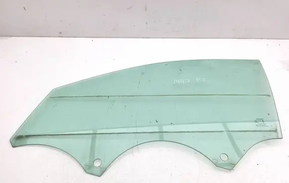 Peugeot 3008 III Front door window glass four-door