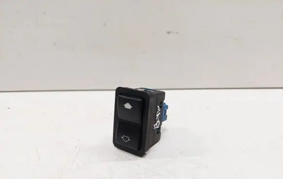 BMW 5 E39 Electric window control switch 8368932
