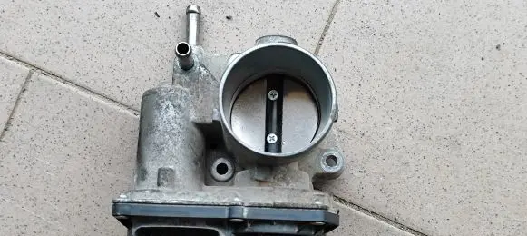 Toyota Yaris Throttle valve 220300Y110 01401 7D28