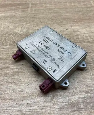 Audi A4 S4 B7 8E 8H Aerial antenna amplifier 8E0035456C