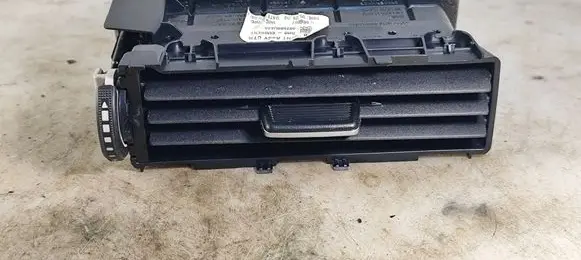 Nissan Qashqai J12 Dash center air vent grill 687516UA0A 202306180040 50080245