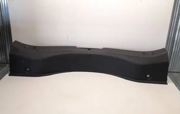 Trunk/boot sill cover protection