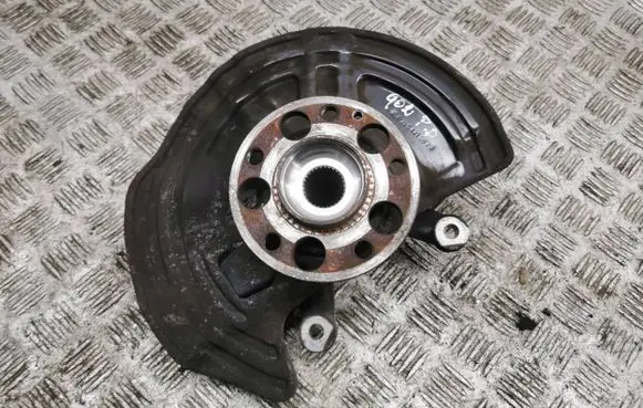 Infiniti Q30 Front wheel hub