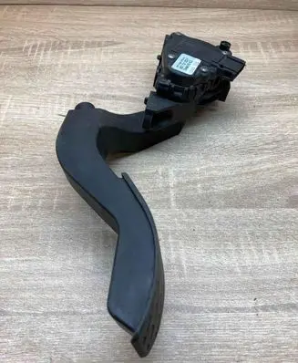 Audi A4 S4 B5 8D Accelerator throttle pedal 8D1721523F 6PV008376MAIN