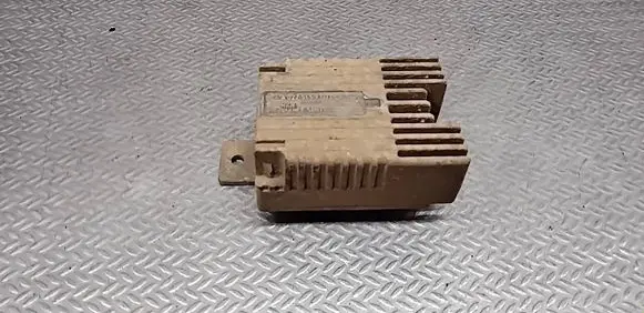 Mercedes-Benz E W210 Fan control module A0275457732 E5001002