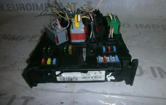 Peugeot 206 Comfort/convenience module 9655708380 S120104700L