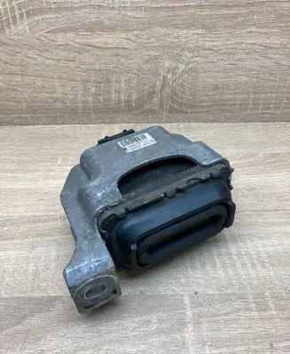 Mini One - Cooper Coupe R56 Engine mount bracket 6778645 686235